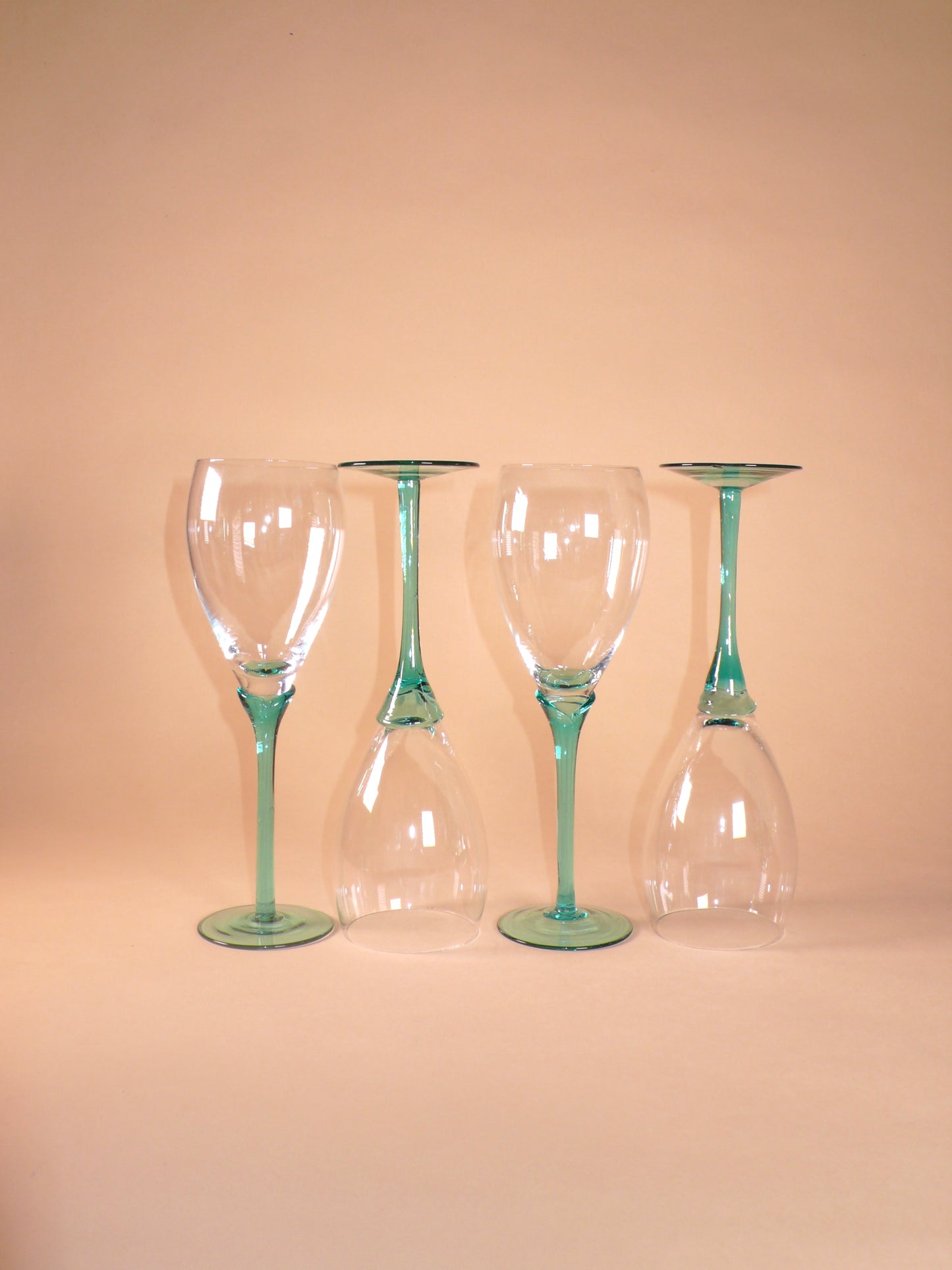 Aqua Tulip Stem Wine Glasses – Dot